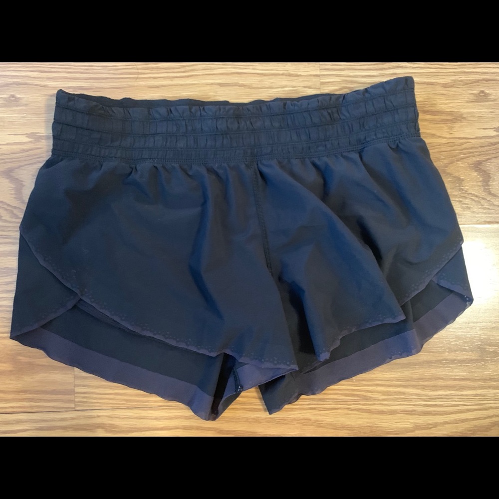 Lululemon•Black•8•Lined•Lace Trimmed